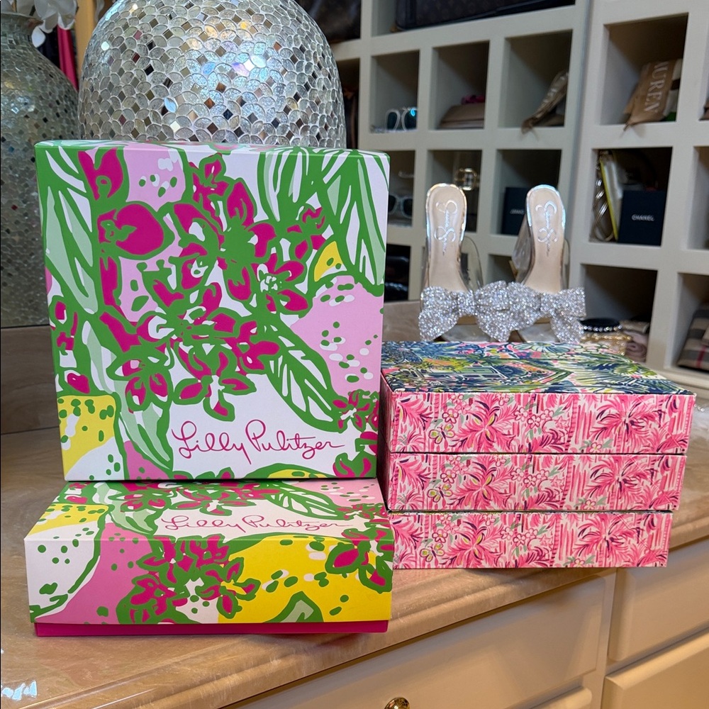 Lilly Pulitzer Set Of 5 Floral Gift Boxes in Pink, Green, Yellow And Blue